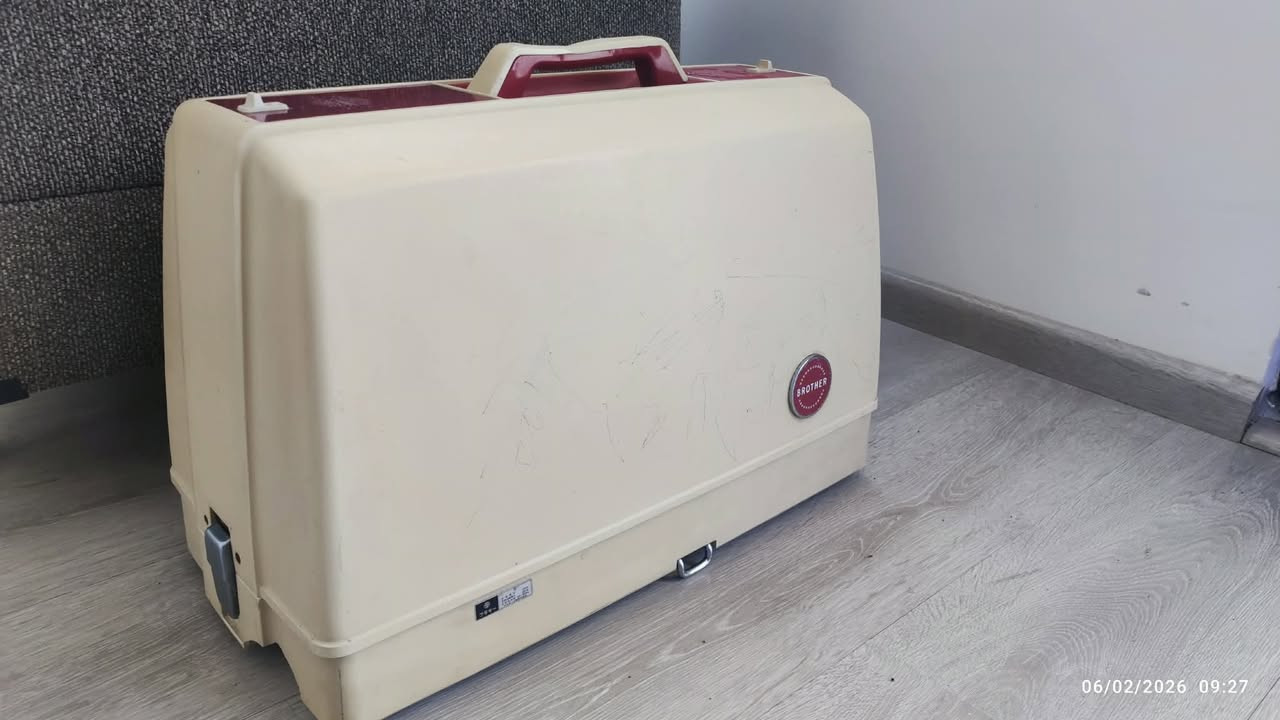 برازەڕی 24 نەخشە
لەسەردەقی شەریکەماوەتەوە
زۆرخاوێنە
جانتای خوی و مێزێکیشی لەگەڵاێە

ناونیشان: سلێمانی


**إذا كنت صاحب هذا الإعلان وتريد حذفه لأي سبب، رجاءا أرسل رسالة إلى الدعم الفني**