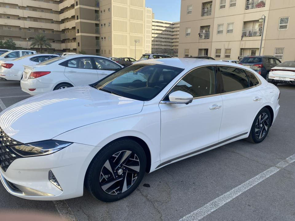 ازيرة موديل ٢٠٢٢هيبرد وارد كوري بيها جاملغ وبصندوق ضربة بسيطة السعر ٢٠٠ رقم ***********
