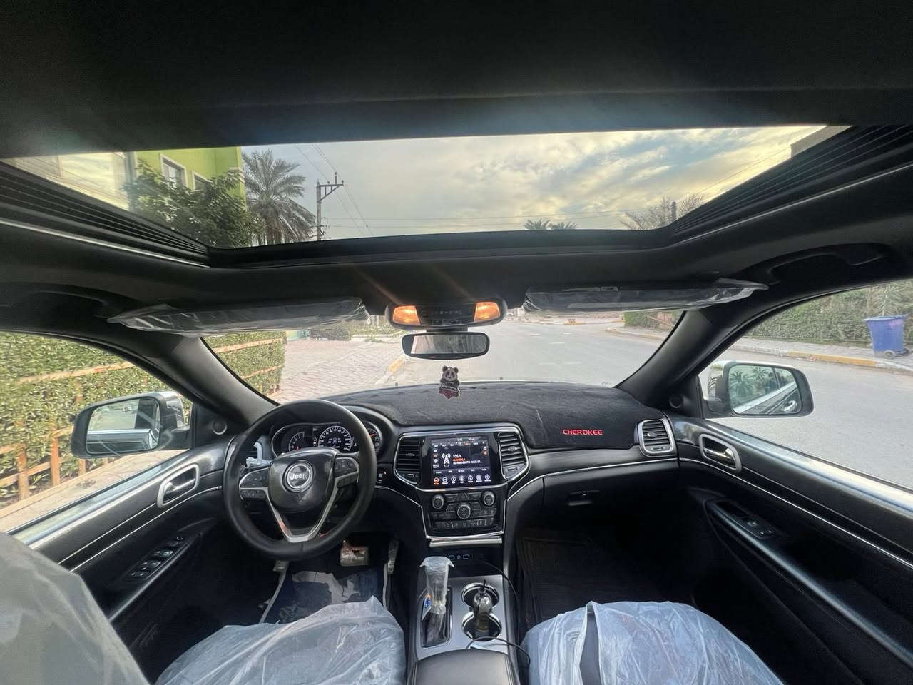 السلام عليكم
jeep Grand Cherokee 

موديل 2021

لون اسود 

رقم اربيل 

لمتدد 

فتحة سقف 

شاشه كبيره

تخم تاير 

حادث دعاميه فقط

رقم اربيل باسمي 

عنوان بغداد 

السعر 260$

للاستفسار ***********
