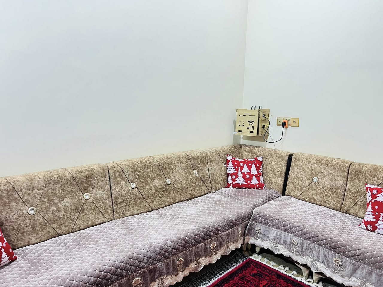 تخم ديوان  جديد ونظيف  سعر مناسب للاستفسار الاتصال ***********لمعرفة كافة التفاصيل
