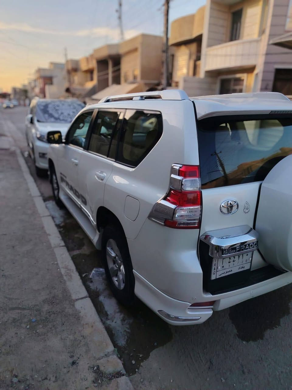 السلام عليكم برادو موديل ٢٠١٧ خليجي السياره بيها بارد بسيط بجامغ ومصلح السعر ٣٤ وبيها مجال مكاني بغداد *********** متواجد عله واتس اب ماشيه ١١٤ كيلو
