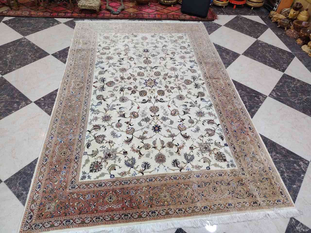 تبريز إيراني عمره فوق ١٠٠سنه حرير الأبعاد ٢* ٣م
واتساب *********** العنوان ديالى خانقين يوجد توصيل
