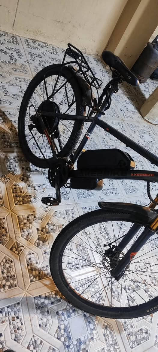 پایسکل شحن بو فروشتن
حجم 29 
مەلفەکەی 1000w
پاتریکەشی 48فولته لیسیومه
13ئمپیره
8مانگ زەمانی ماوه پاتریکەی 
خوی لە ئەسڵدا 35بو 40کیلومتر ئەڕوات بە یەک شەحەن 
حالياً 15بو 20, كيلومتر ئەڕوات بی پایدر 
شوین کەرکوک
نەرخی 450هەزار و مەعملە
الرقم : ***********
