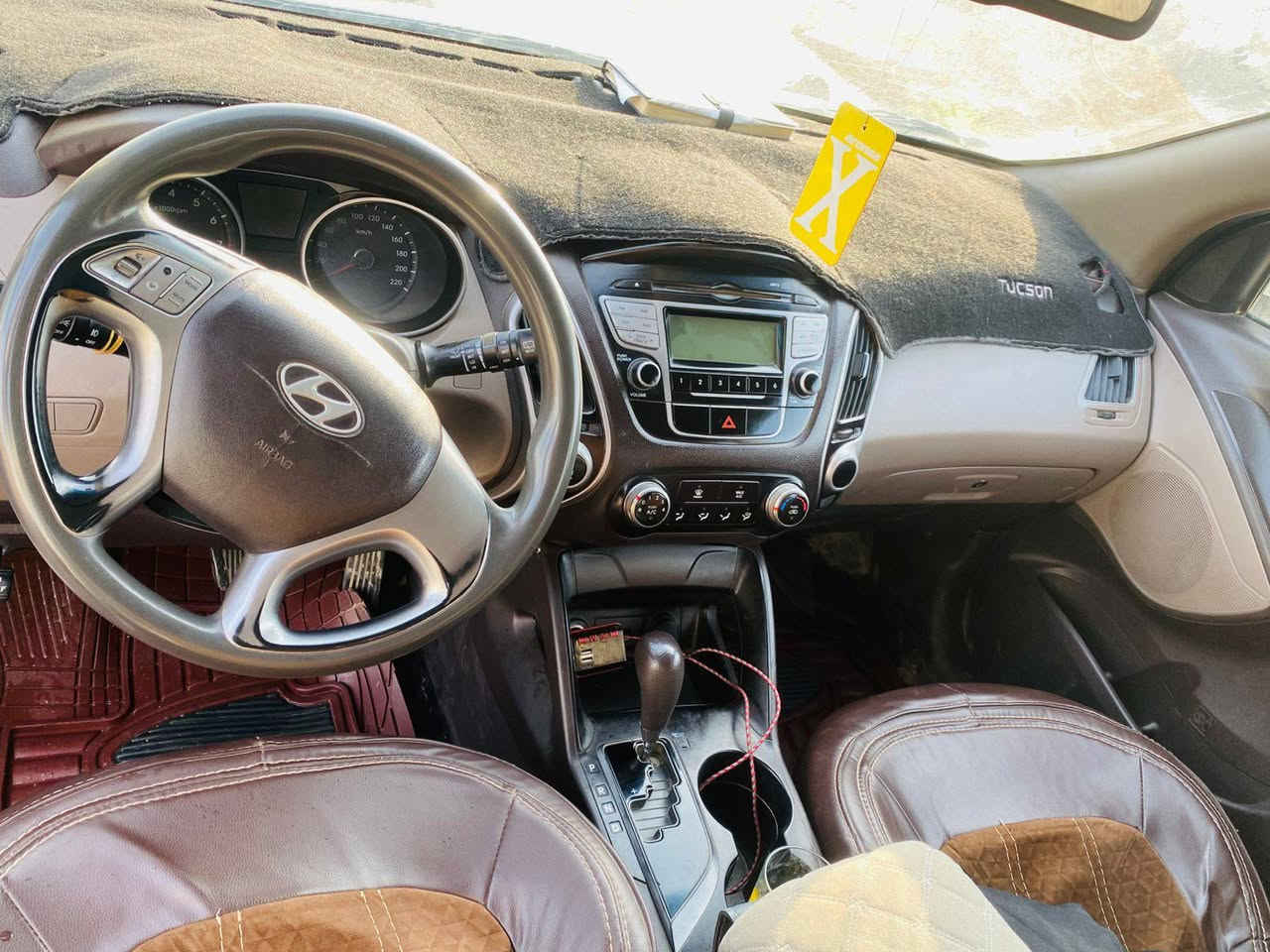 السلام عليكم 
توسان للبيع موديل 12
تدفئه تبريد شغال
بيها 3قطع اثر تيزاب سنويه امجدده او رقم انكليزي ديالى 
السياره بدون حادث محرك كير مكفولات تخم تايرجديدصدر جديد مكان السياره ديالى الخالص السعر 125رقم الهاتف 
***********
