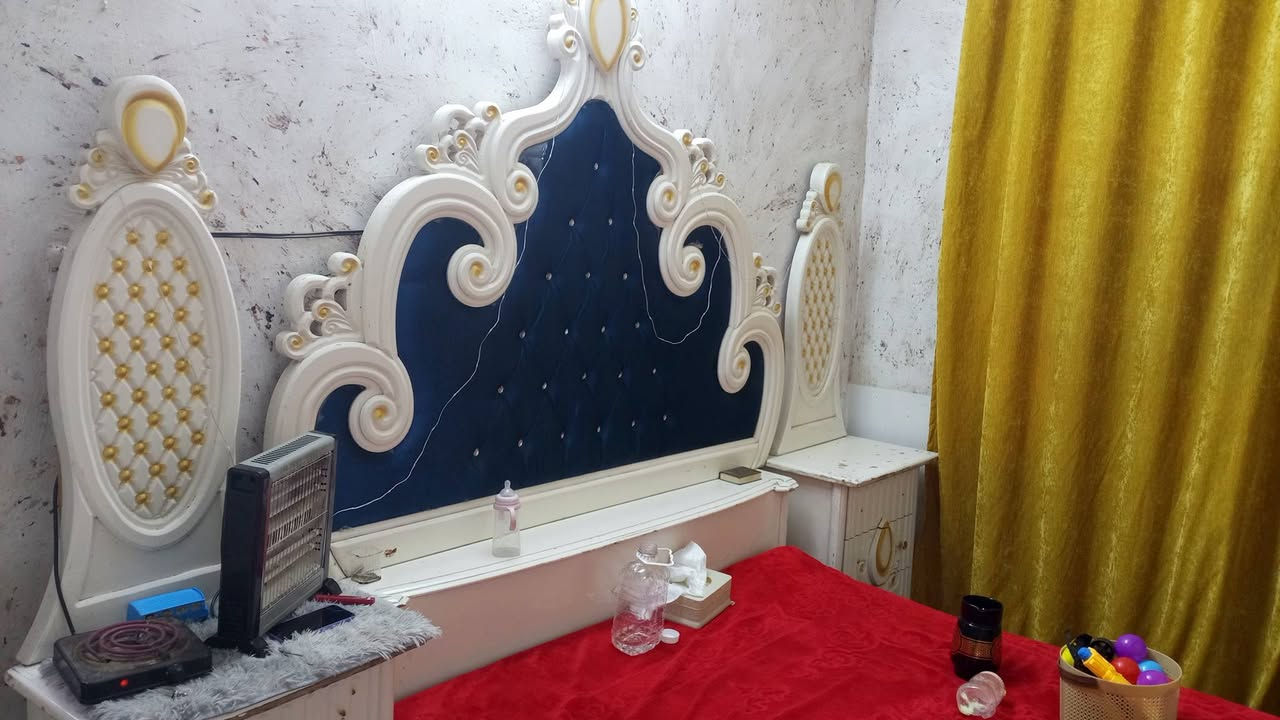 سلام عليكم عني اخويه ختي غرفه صاج عراقي اصلي وبيه اضرار خفيفه سعر تلثميه وخمسين قفل وماكاني لشعب حيلبساتين ومستعجل عله لبيع ***********
