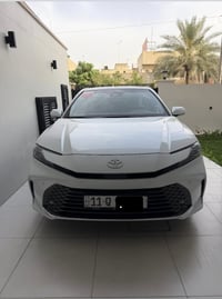 كامريgle2025 بانزين مو هايبرد شركة ساز  ماشيه39الف كيلومتر  فول مواصفا...