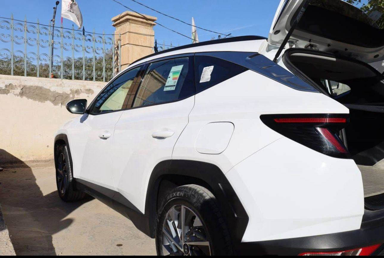 السلام عليكم ورحمه الله وبركاته
توسان 2023 خليجي 
فول للاخير عده فتحه
رقم بغداد مع ضمان التحويل 
لون ابيض
حساس امامي خلفي 
لد امامي خلفي بجم زنون
بردات خلفيه
بصمات عدد٢ 
ترحيب مري شفط واشاير
بصمه
 تشغيل عن بعد
 كراسي كهرباء
شاحن لاسلكي
هندبريك بصمه 
شاشه دجتال 
بيها طخة بسيطه بالصندوق موضحه بالصور وتم تصليحها على البارد
سعرها 225
الرقم للاتصال
***********
