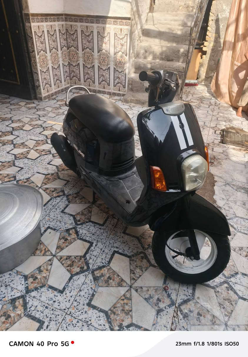 دراجة ماخذها من الرمبة مزوده كلجات رياضي وبوشه 55 دراجة واحد ع واحد محرك يبطح بطح شلعه ومعدل لو تحط عليها 3 نفرات تمشي سلف و كهربائيات شغاله مابيها كل نقص السعر 900وبيها مجال لطيبين الاتصال ع الرقم *********** العنوان البصرة
