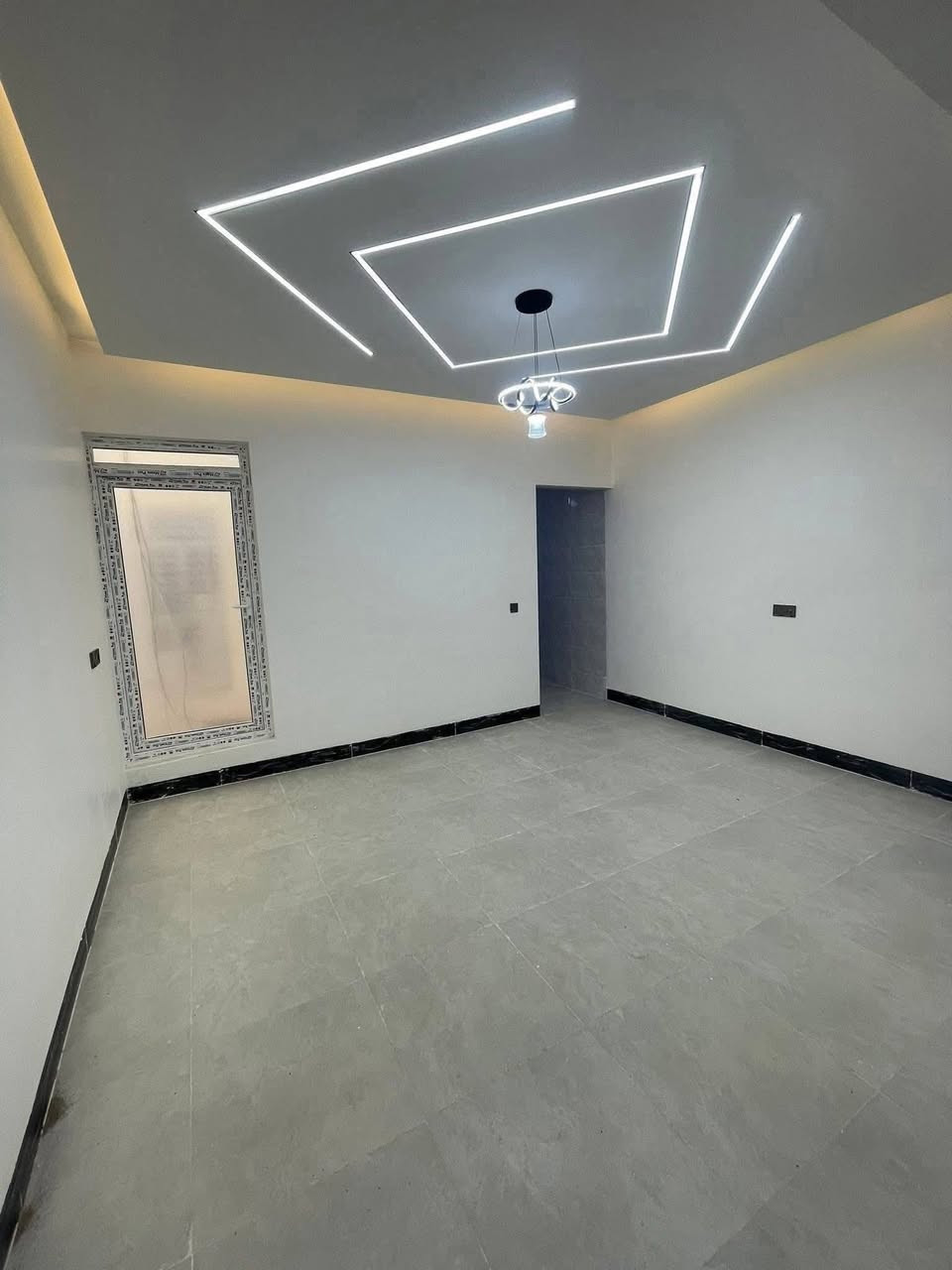 ⚜️مكتب البلديات للعقار⚜️

للبيع دار سكني سند طابو في حي السماح 
قرب مدرسة سما الحدباء
المساحة ١٠٠م طابقين كامل مع بيتونة
ط١ غرفة نوم وهول واستقبال ومطبخ وصحيات 
ط٢ غرفتين نوم وهول وصحيات وبيتونة كبيرة
للإستفسار الإتصال☎️ *********** ☎️ ***********
عنوان المكتب / الموصل حي المشراق فرع مطعم طماطة2
