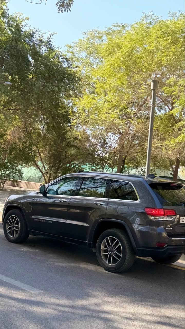 جيب كراند شيروكي 2020
لمتد 
فتحة
فور ويل
شاشة جبيرة
صندوك كهرباء
كشنات تدفئة تبريد
حساس خلفي اوتو ستوب
ميحتاجلهة اي مصرف جاهزه
ممشتغل ولا كلوب بالدشبول
بيهة يم العلامة مال جيب بالبنيد صبغ 
وجاملغ ايمن نصة صبغ اثر شخوط تقريرهة وصور الحادث موجوده بغداد, العراق


**إذا كنت صاحب هذا الإعلان وتريد حذفه لأي سبب، رجاءا أرسل رسالة إلى الدعم الفني**