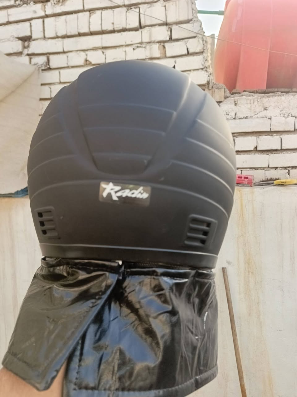 سلام عليكم خوذه لبيع سعرها 20 رقم ***********
