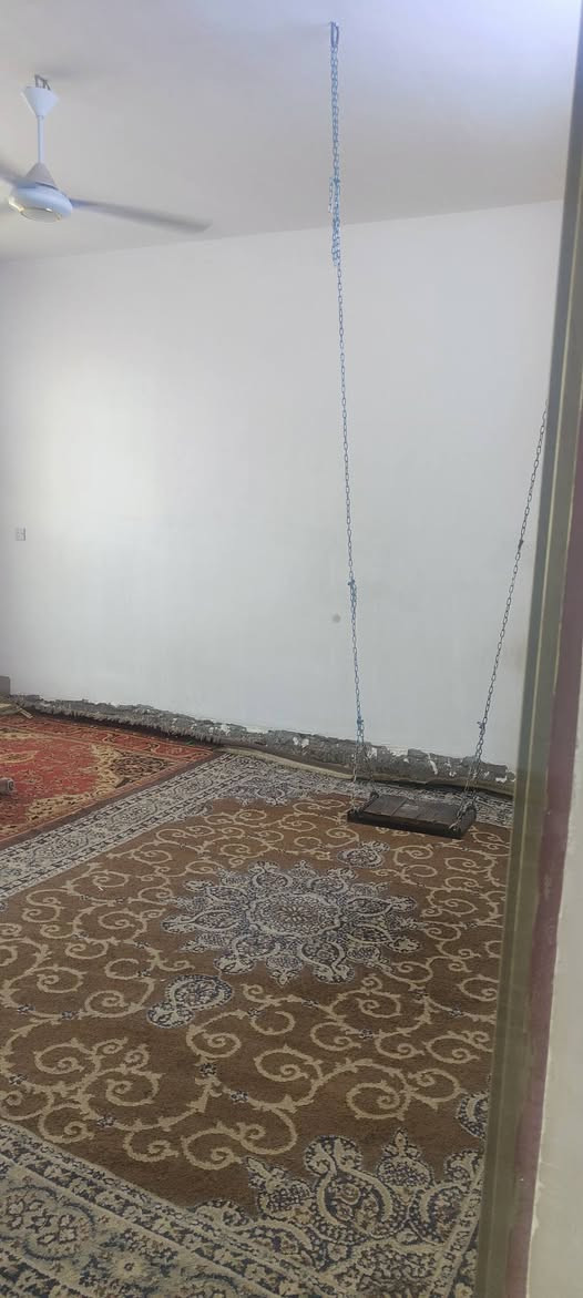 دار للبيع 🏫
📍 العنوان: الدسيم - قرب سوك الدسيم
📐 المساحة: 110 متر 
🔹 يتكون من طابقين
🔹 يحتوي على /
🔹  استقبال+ صالة كبيرة+ غرفه+ مطبخ + حمامات 
🔹 الطابق الاول يحتوي على/ 
غرف عدد 3 + صالة 
الطابق الاخير / غرفة سقفها  سندويج + بيتونه 
🔹 الدار نظيفة وجاهزة للسكن
💰 السعر:  85 مليون و قابل للتفاوض 
📞


**إذا كنت صاحب هذا الإعلان وتريد حذفه لأي سبب، رجاءا أرسل رسالة إلى الدعم الفني**