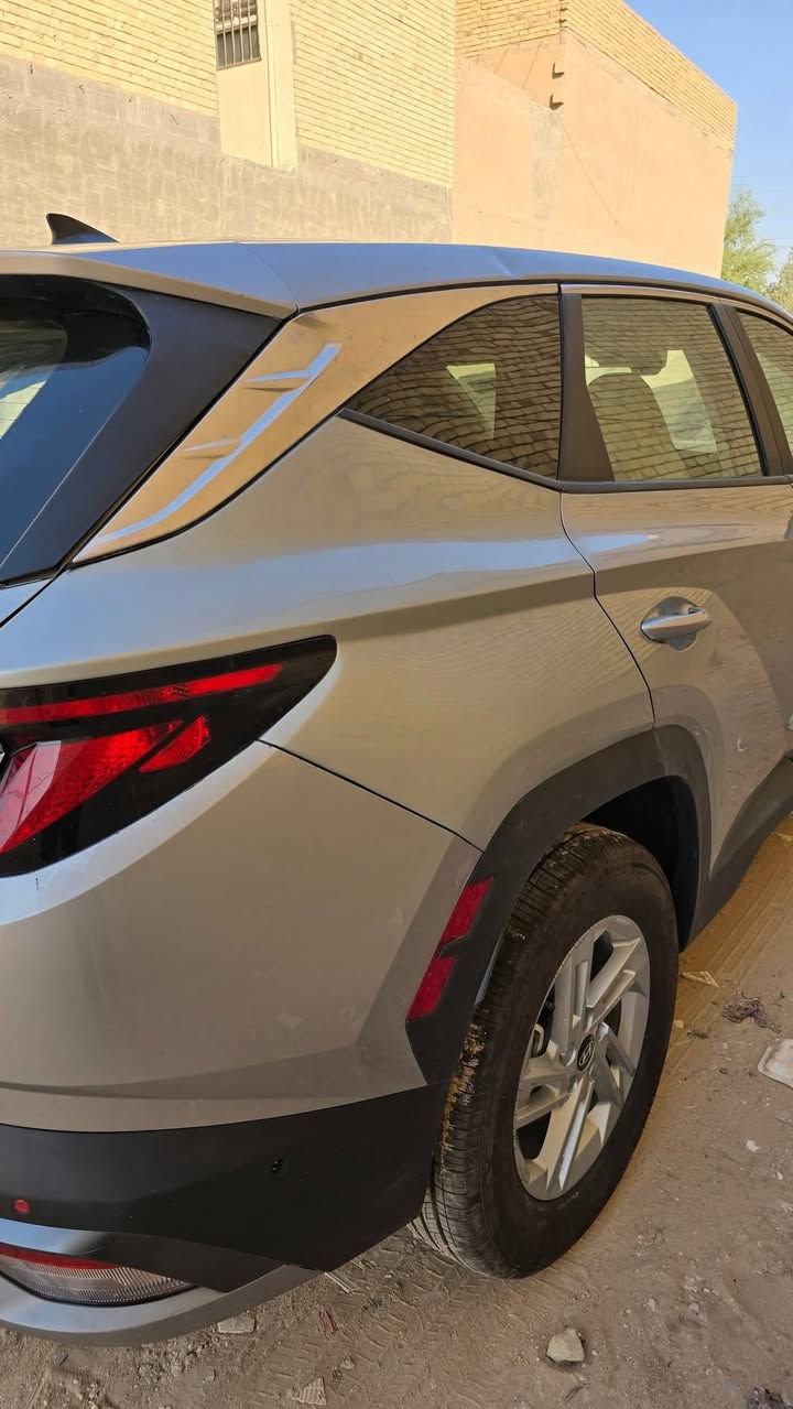 السلام عليكم 🫡 
توسان 2025 الشكل الجديد 
حادثها خلفي تصليح جاملغ خلفي 
وتبديل باب جنطة تفصيخ 
سونار موجود قبل كم يوم مسوي
محرك 2500
 تشغيل عن بعد واتو هولد ثلاث انظمة قيادة إشارة ترحيب وكامرة خلفية ورادار وتوقف ذاتي واتو هولد شاشة كبيرة متصلة 
وعداد إلكتروني متغير
اريد مراوس بسبورتج 2025 ويا ريت هايبرد
 واذا بيع  185 المنفيس بأسمي اني مستوردها
مكان السياره كربلاء
***********
***********
