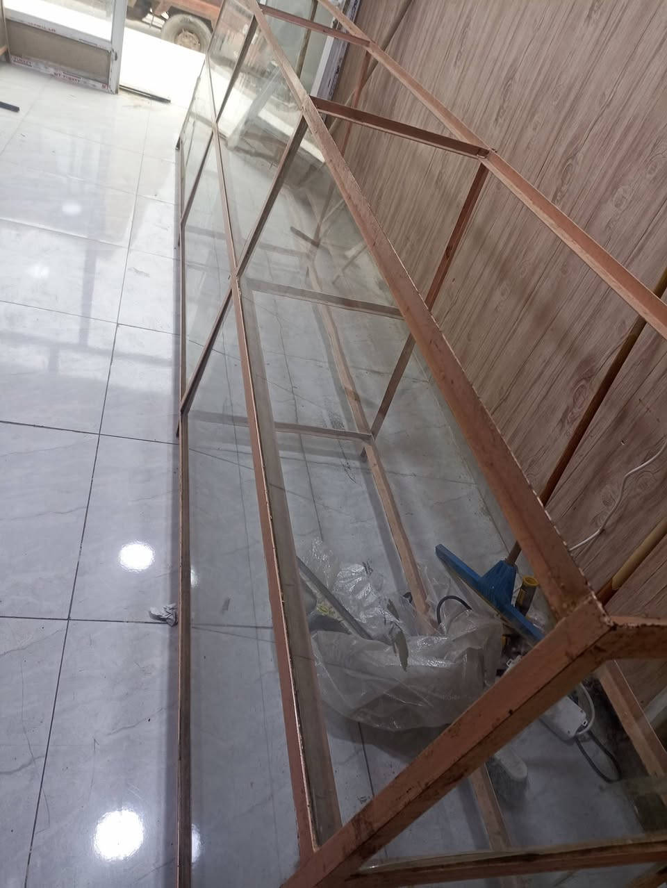 السلام عليكم
باترينة للبيع طول 4 امتار


**إذا كنت صاحب هذا الإعلان وتريد حذفه لأي سبب، رجاءا أرسل رسالة إلى الدعم الفني**