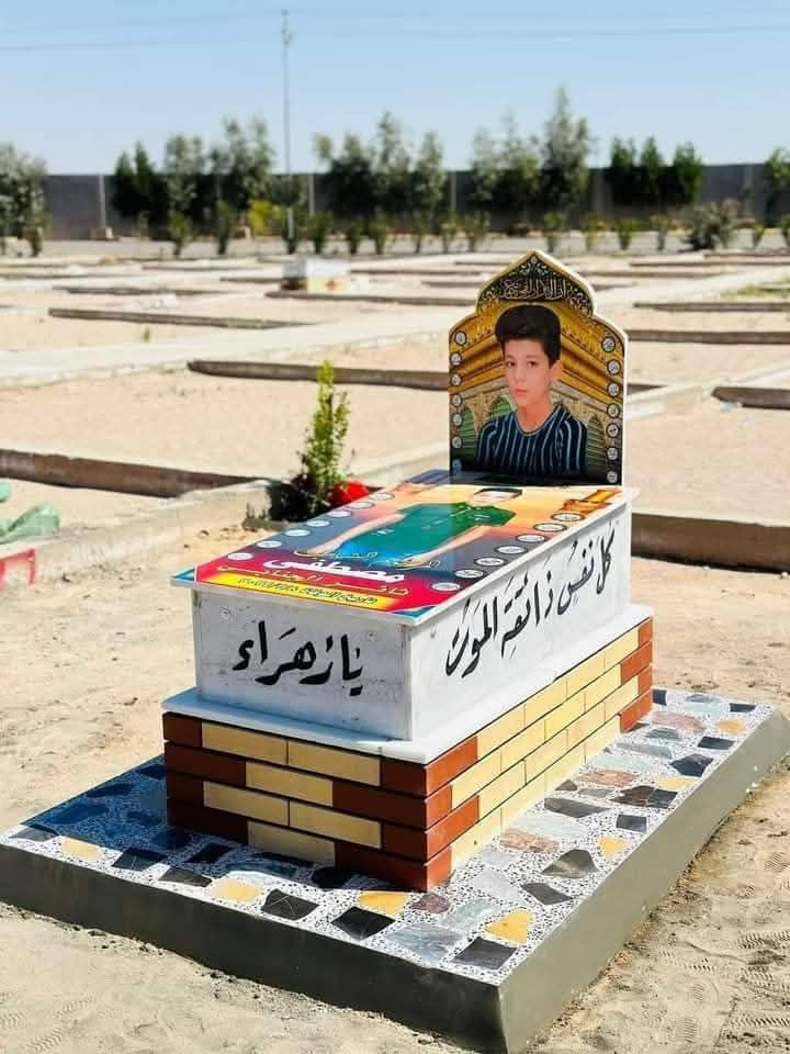 عمل الدفان حجي مرتضى للترميم القبور الصور والمقرنص والكاشي بنسب الاسعار في مقبره وادي السلام في النجف *********** واتساب
