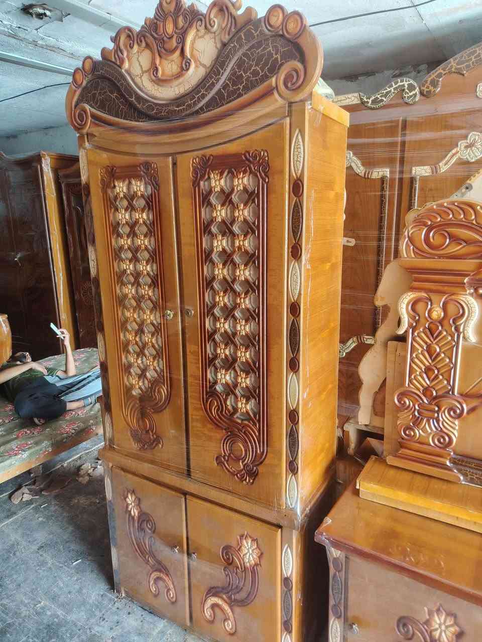 غرفه النوم للبيع بسعر مناسب ٦٠٠ وبيه مجال العنوان ناصريه مركز ***********
