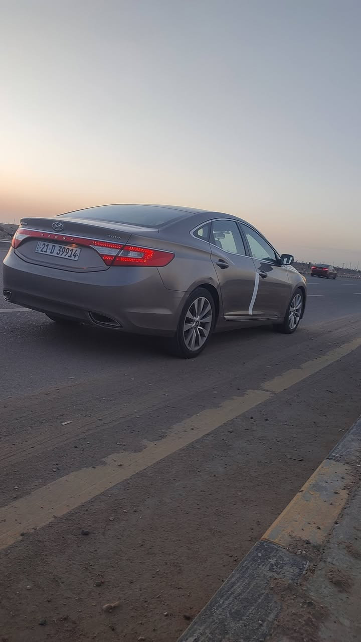 ياالله ازيره للبيع مديل 13رقم شمالي هزه وسنويه جدد بيهة بابين صبغ بدون فتح خليجي جاهزه من كلشي  وجديده كير مكينه حداديه تبريد تدفئه كلشي مكفول مكان شارع كربلاء السعر90 هاتف ***********
