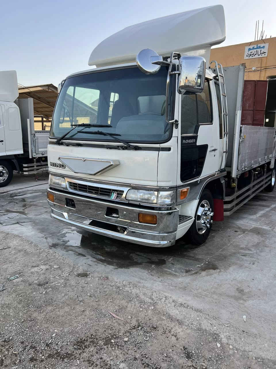 السلام عليكم سياره انكر للبيع دخول جديد
موديل 2023 رقم بغداد سته وربع بلادي مكينه 80سوبر السعر 345 وبيه مجال

العنوان واسط الصويرة ***********
