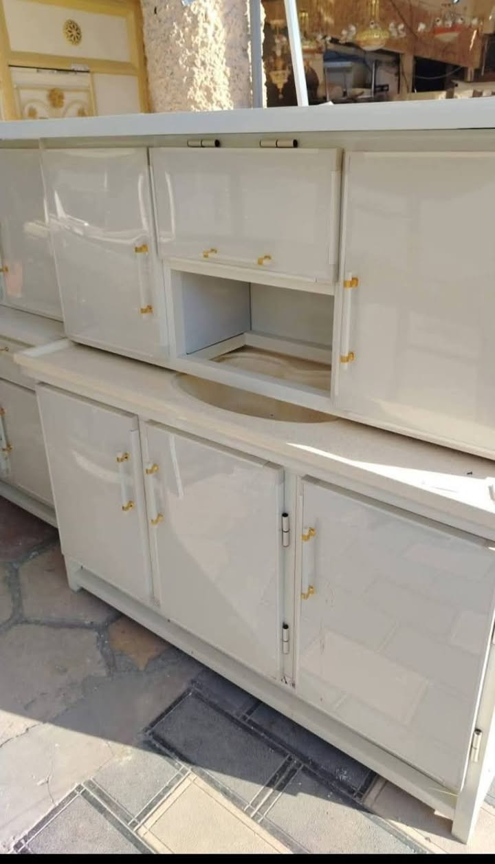 كاونترات المنيوم حسب طلب يوجد مراوس بل جديد وو يكون فرق قليل الاستفسار رقم تلفون وتساب موجود *********** النجف, العراق
