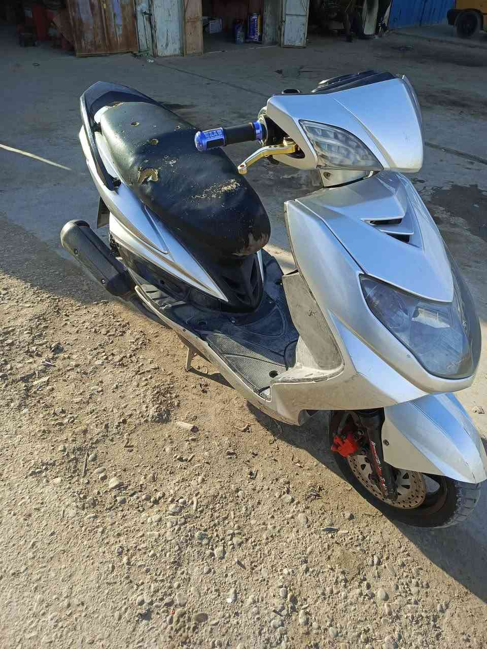 سكنس فحل للبيع دراجه خير من الله مكينه ناعمه كلشي شغال بيها سلف هندر مكاني بغداد المدائن 
***********
