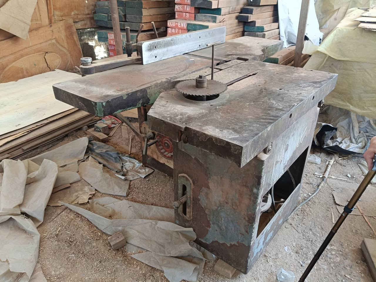 السلام عليكم 
مكائن للبيع جامعه 5 عمليات 2000 سيكار ايطالي 
رنده دبل 2200 سيكار ايطالي 
دبل بيرلي 60 سم 
لولبي سيبه 600 ايطالي 
لولبي ودكن انكليزي 
كلمن وسعره مكانهن بالكوت  للاتصال ***********

