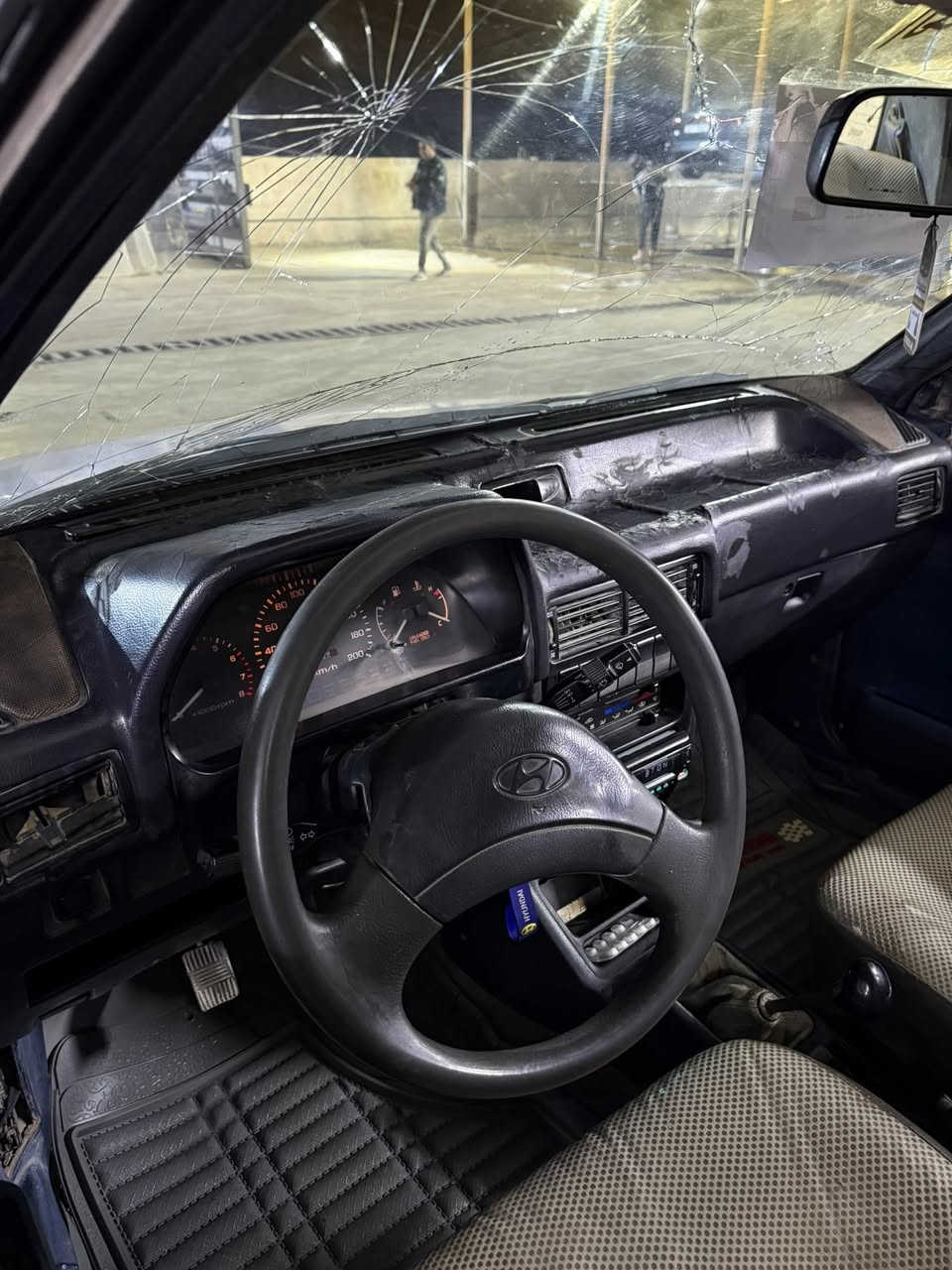 السلام عليكم هونداي سياره مشروع وطني رقم ديالى لماني صدر اماني نضافه‎%‎60كهربايته  كله شغله لايتات زنون سياره كمل الخير 
مكينه بيه تبخير بدون صوت بيه خياس باهلال خلفي
(سعر ٢٣  وبي مجال ***********الي مو شراي لا يعلق
