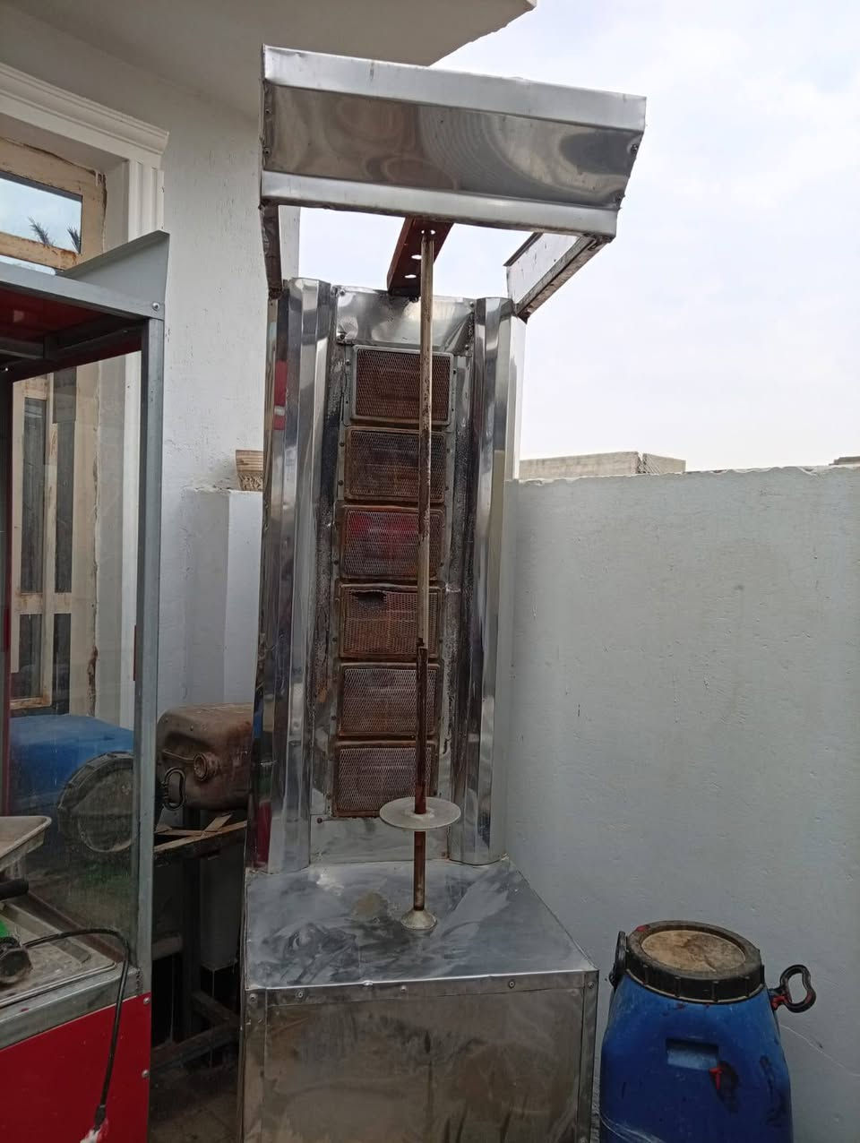 السلام عليكم غراظ مطعم للبيع السعر بل يرظي الله ***********
