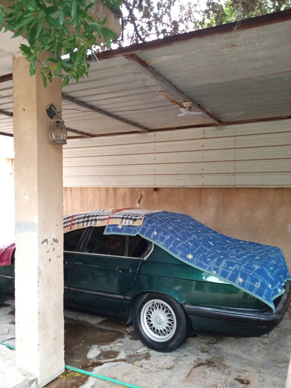 سلام عليكم BMW للبيع امراوس سياره نضيفه كشنات جلد تخم تاير كهربائيت كلها شغاله ويل خليه السياره رقم كربلاء مشروع وطني راعيها يمي موجود بالبصره لون زيتوني مكينه لا تنقيص ولا تبخير نقصها فيت بم يعني ماجاي تتشتغل عنوان السياره بصره سفوان سياره نضيفه وحلوه ونصبه فول للبيع او مراوس ماقصها شي السعر 50 ورقه رقمي وتساب ***********

