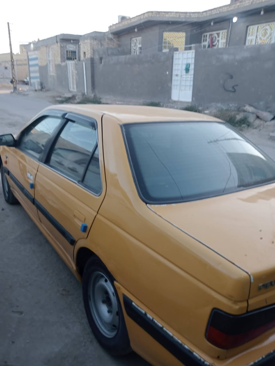 السلام عليكم بيجو بارص بيع (او مراوس بسمند )السعر 30 وبيه مجال بسيط موديل 12جهزه رقم نكليزي مصفره من كلشي السياره جهزه مكينه وكير  تمام بيع او مراوس رقم ذي قار  العنوان ناصريه ناحيه الفضليه رقم الهاتف *********** واتساب خوان مراوس بسمند
