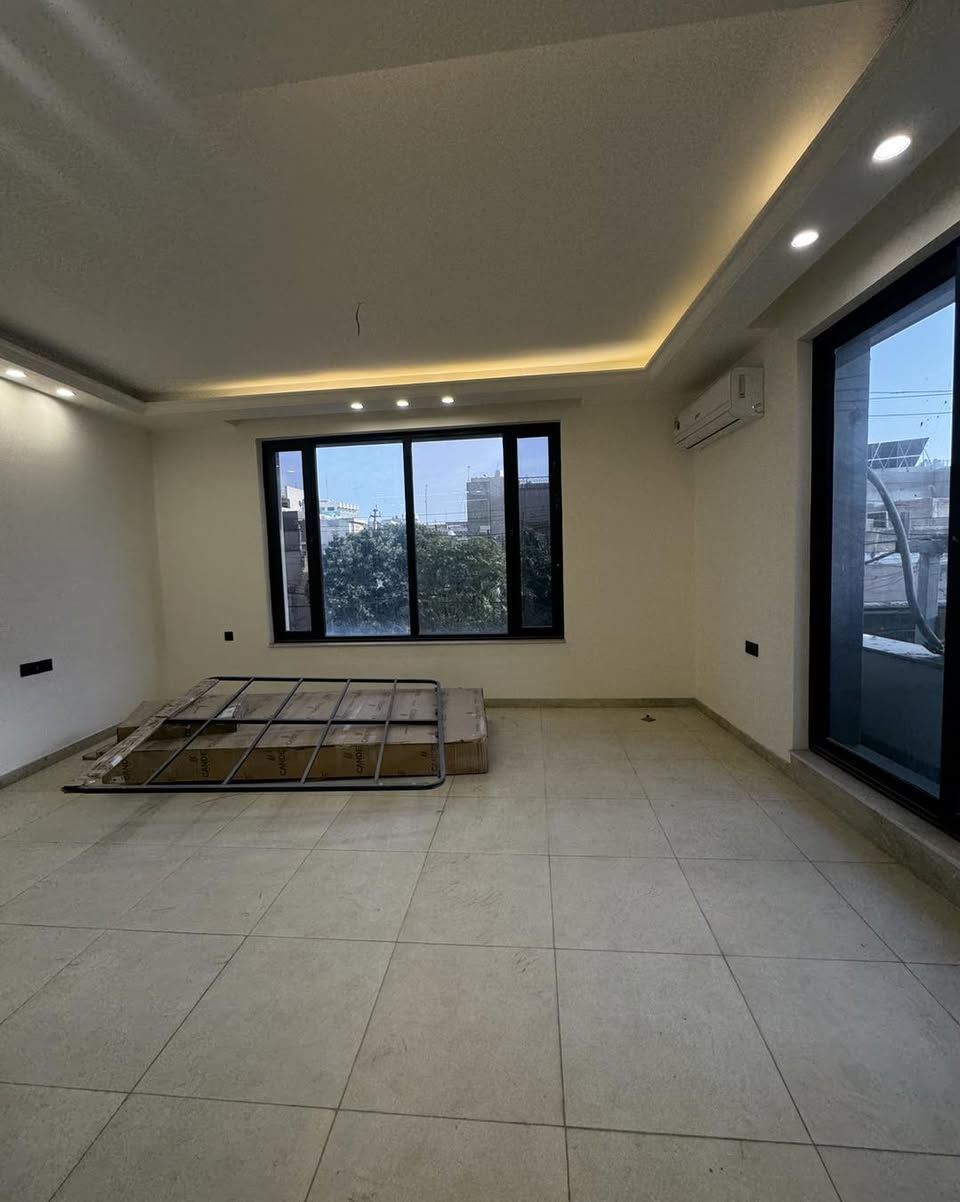 شقق تمليك للبيع في الكرادة 
المساحات تبدأ من ١١٥ متر 
شارع عريض وبارك خاص بالسيارات وخدمات متكاملة 
بناء حديث ٢٠٢٦ 
***********
