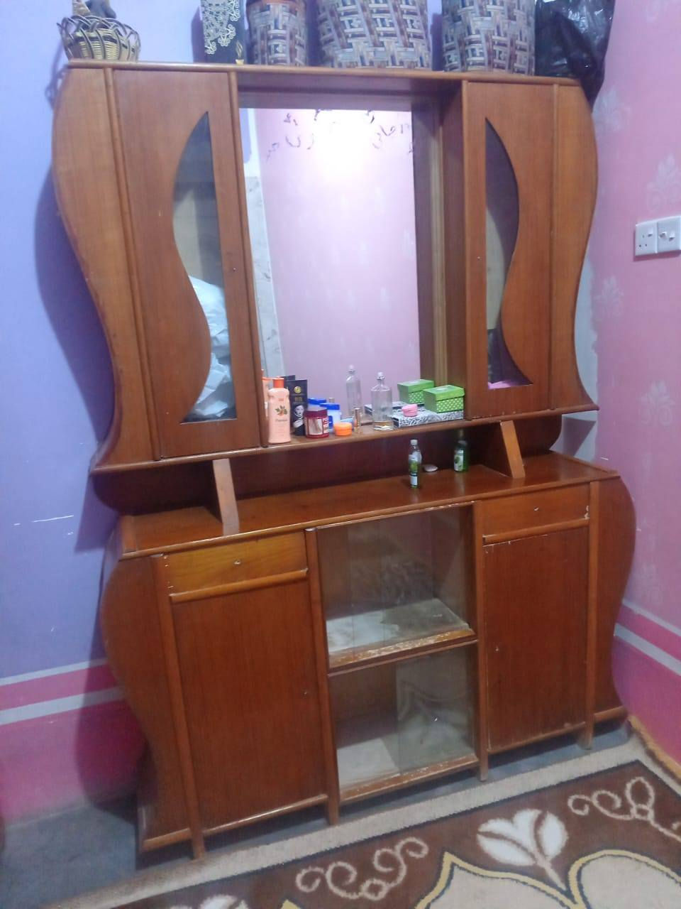 جربايه وميز لبيع نضيفات خشب عراقي ثقيل السعر.  330 اتصال على رقم *********** بيهن   مجال بصيط
