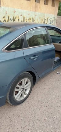 سوناتا ٢٠١٥ للبيع بيها بنيد وباب الصدر مبدل نفس اللون الباب  ٠٧٨١١٦٢٨٠...