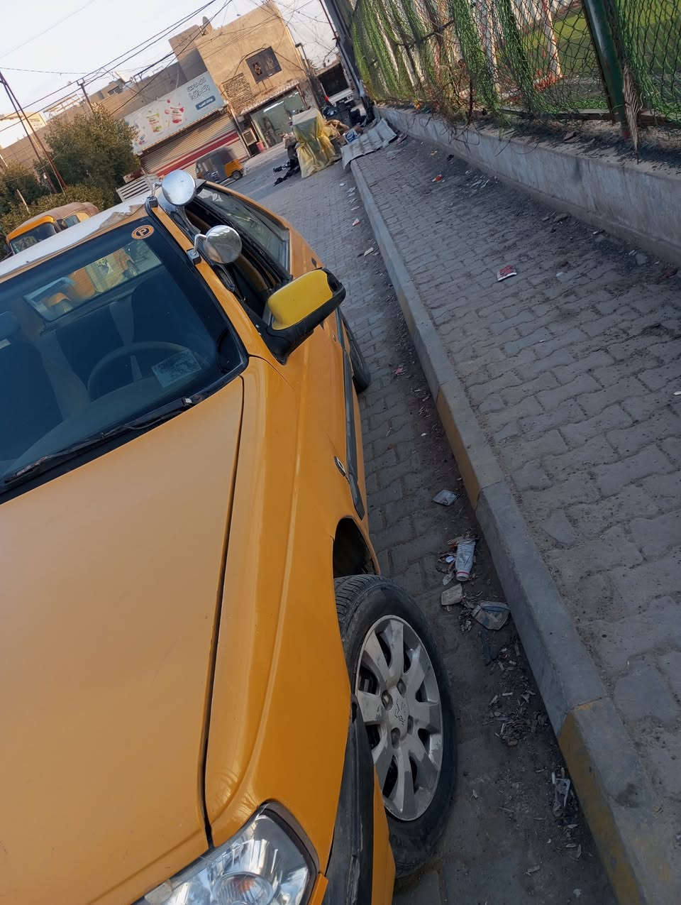 السلام عليكم بيجو لميس موديل 2015 بيها صبغ بل بنيد شويه مو كله بسبب رصعه مبينه بل فيديو والجاملغ الخلفي مكحل  موضح بل فيديو بيها خيط بس مكينه نشطه ونضيفه ما مبين عليها سياره كدامك وتجي وتفحص وشوف وتقتنع سعر 37 وبيها مجال حك الجيه عنواني بغداد الحرية رقمي ***********
