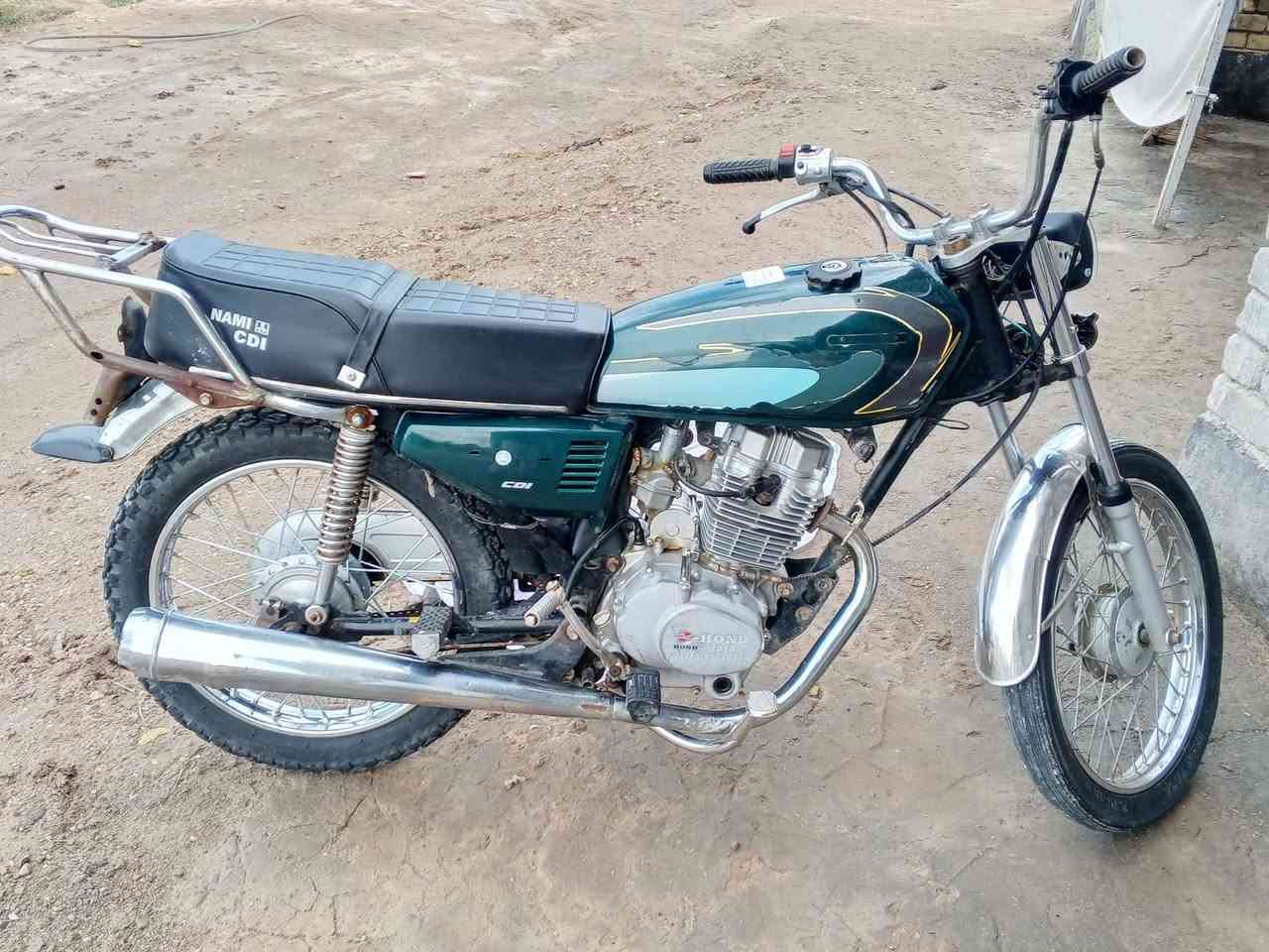 للبيع دراجة خمسة كير 
هوندا ياباني 
شاصي ومكينة 2010
تعمير جديد
الدراجة من زمان عندي رقم اسود و ما اندل راعيها

550 وبيها مجال للشراي 
كوت حي الحكيم الثانية 
قرب سيطرة العمارة 
للاستفار ***********
