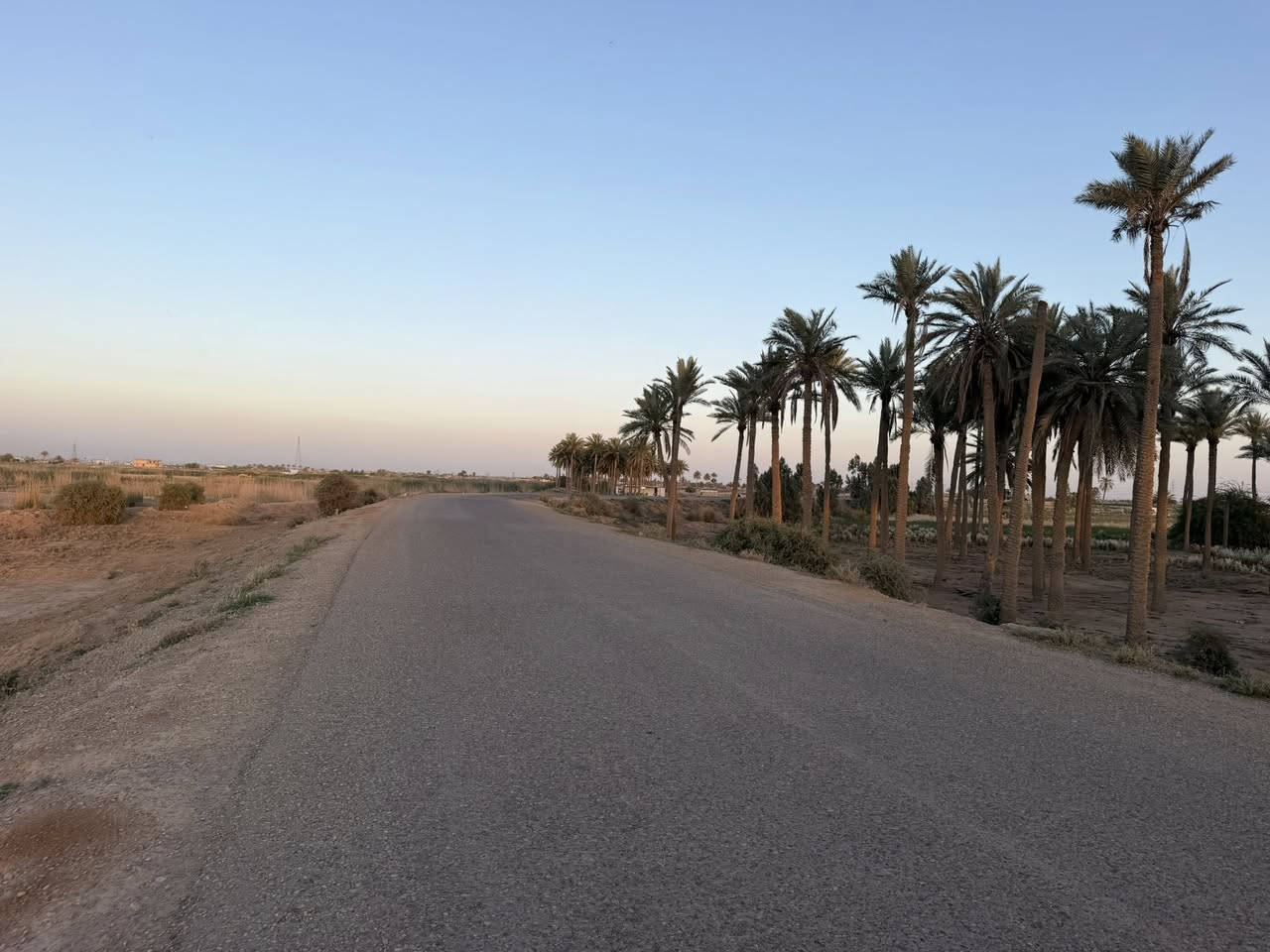 🌿 فرصة استثمارية– إطلالة مباشرة على الشط! 🌿

يعلن مكتب عقارات زنكورة عن عرض مميز لأصحاب الذوق الرفيع والمستثمرين، أرض بمواصفات ملكية تمتد من السدة وصولاً إلى ضفاف النهر.

📍 الموقع:

الأنبار - الرمادي - زنكورة (بعد مزرعة الشيخ إحسان)، موقع استراتيجي يجمع بين الهدوء والجمال.

📐 تفاصيل العقار:

• المساحة الإجمالية: 4 دونم.
• الواجهة: 40 متر.
• الوضع القانوني: 2 دونم طابو زراعي (سند 25).
• الخدمات: المنطقة مخدومة بالكامل (ماء، كهرباء، طرق).

✨ المميزات والاستخدامات:

تعتبر هذه الأرض الخيار الأمثل لتكون:
1. مزرعة VIP: بفضل موقعها المباشر على الشط وتربتها الخصبة.
2. مشروع استثماري: موقع حيوي ومميز يضمن نجاح أي مشروع سياحي أو ترفيهي.
3. مشروع زراعي: مساحة واسعة وخدمات متوفرة للإنتاج الزراعي.

عقارات زنكورة - وجهتكم الأولى للعقار.

لديك عرض أو استفسار؟ لا تشيل هم! 💬
فريقنا بانتظار تواصلكم للرد على جميع طلباتكم بكل اهتمام.
📲 اتصل أو أرسل لنا عبر الأرقام:
***********
***********
🏛️موقع المكتب ⏬️⏬️
أو زيارة موقعنا :  الرمادي_ ناحية اليرموك (زنكوره سابقاً)_ المفرق  /مقابل جامع هادي البشير (البمرعي)

#مكتب_عقارات_زنكورة 🕹️
 #ناحية_اليرموك_زنكوره_سابقاً
