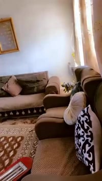 بيت مساحته ٦٥متر  موقعه بغداد الكرخ فلكه شهداء  بيت مرتب ونضيف  وخدمات...