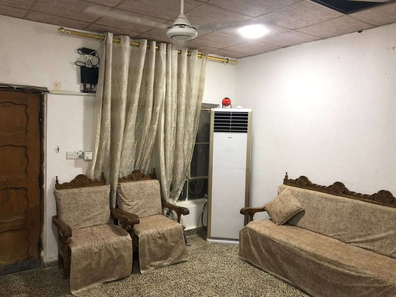 السلام عليكم
دار للبيع طابو صرف
حلة حي المهندسين
مساحة ٢٥٠م
 طابقين ٤نوم
صطحين
باسم شخص واحد
للاستفسار***********
***********
*********** ابواحمد لبيع وشراء العقارات في بابل مكتب الفيحاء نادرالاولى قرب آسواق الجمل ملاحضة نستقبل جميع عروض البيع والشراء والايجار الرهن
