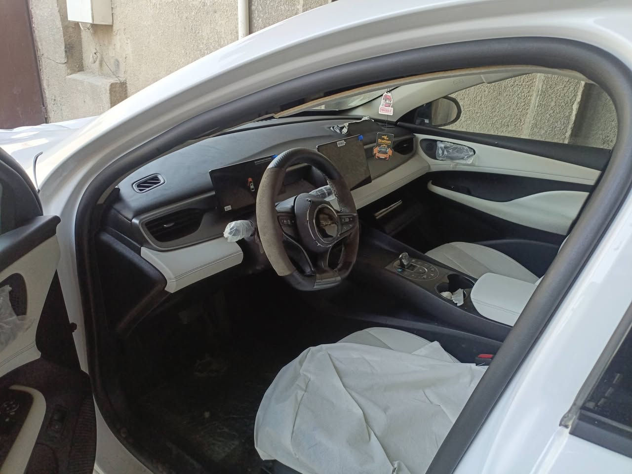 السلام عليكم BYD سيل فايف 2025 رقم بغداد  ماشيه 4لاف زيروه ع حادثها 
شغاله وتمشي السعر 88 مكاني الدور 
‏‪***********‬‏
‏‪***********‬‏
