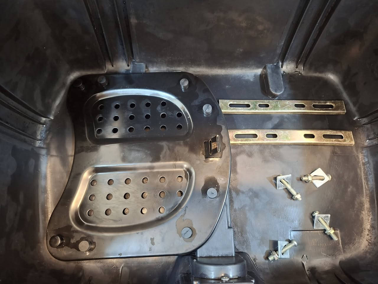 صندوك حجم كبير جدا اصلي ضد الكسر
يرهم لكل دراجه بيها سيباية
كامل ما بي نقص وياه قاعدة حديد وراسطات والبراغي
ومفتاحين
السعر ٤٥
مكاني بغداد
وبوجد توصيل لكل العراق
***********
