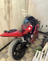 طح f4i للبيع بطحf4i للبيع 2004 المحرك 600cc  الدراجة قبل فترة جانت تشت...