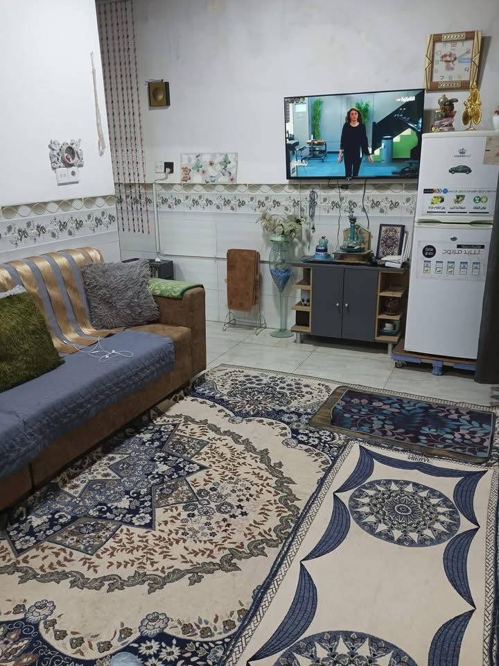 دار للبيع - حي الواسطي  طابو صرف 

المساحة 100 متر. بناء حديث 2024 

الواجهة 5. متر. 

نظام دارين (. درج خارجي )  كل طابق يحتوي على 1 غرفة نوم - استقبال - مطبخ - صحيات - صالة - كراج )

هدية مع الدار منظومة طاقة شمسية 8 امبير 

سبلت.عدد2

💵💵السعر مناسب جد ع الاتصال 💵💵

🔴 1- التعامل يكون مع صاحب العقار الشرعي حصراً
2- المكتب  وسيط بين الطرفين ولحفظ الأجرأات القانونية والتأكد من صحة العقار قبل تسليم اي مبلغ بأشراف قانوني

97769701814
مكتب سلطان العقار
