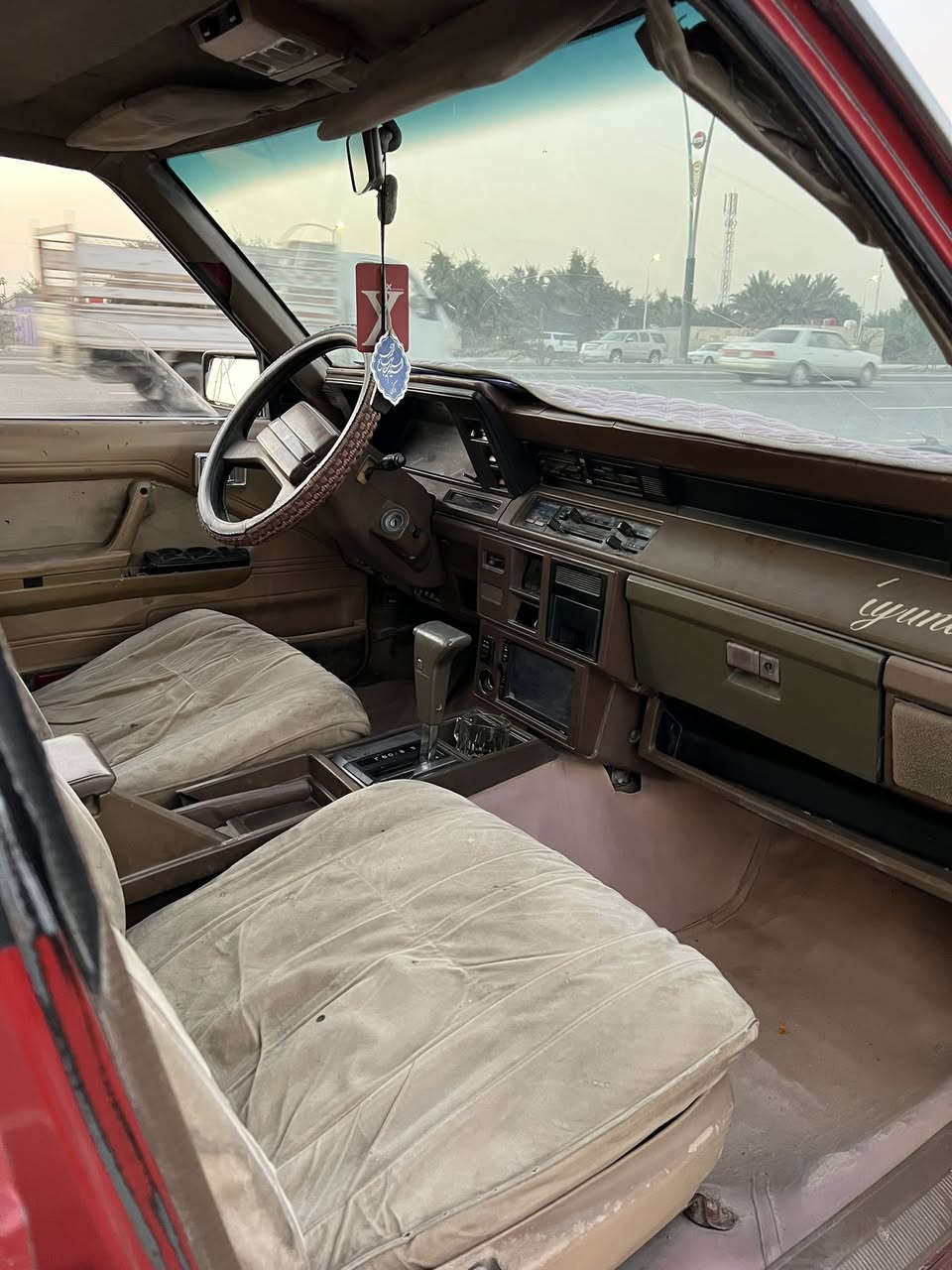 سوبر مديل 84 
حمره بلاد 
مامعمره ولى مصبوغه 
محرك بيها ثنين ونص اوتماتيك  
سياره جاهزه حداديه تخم تاير رقم نينوى صدامي  سنويه ساقطه وراعيها يمي تحويل يوم ثاني
السعر ٣٠  وبيها مجال  
موجوده بل بصره الزبير
رقم الهاتف ***********
