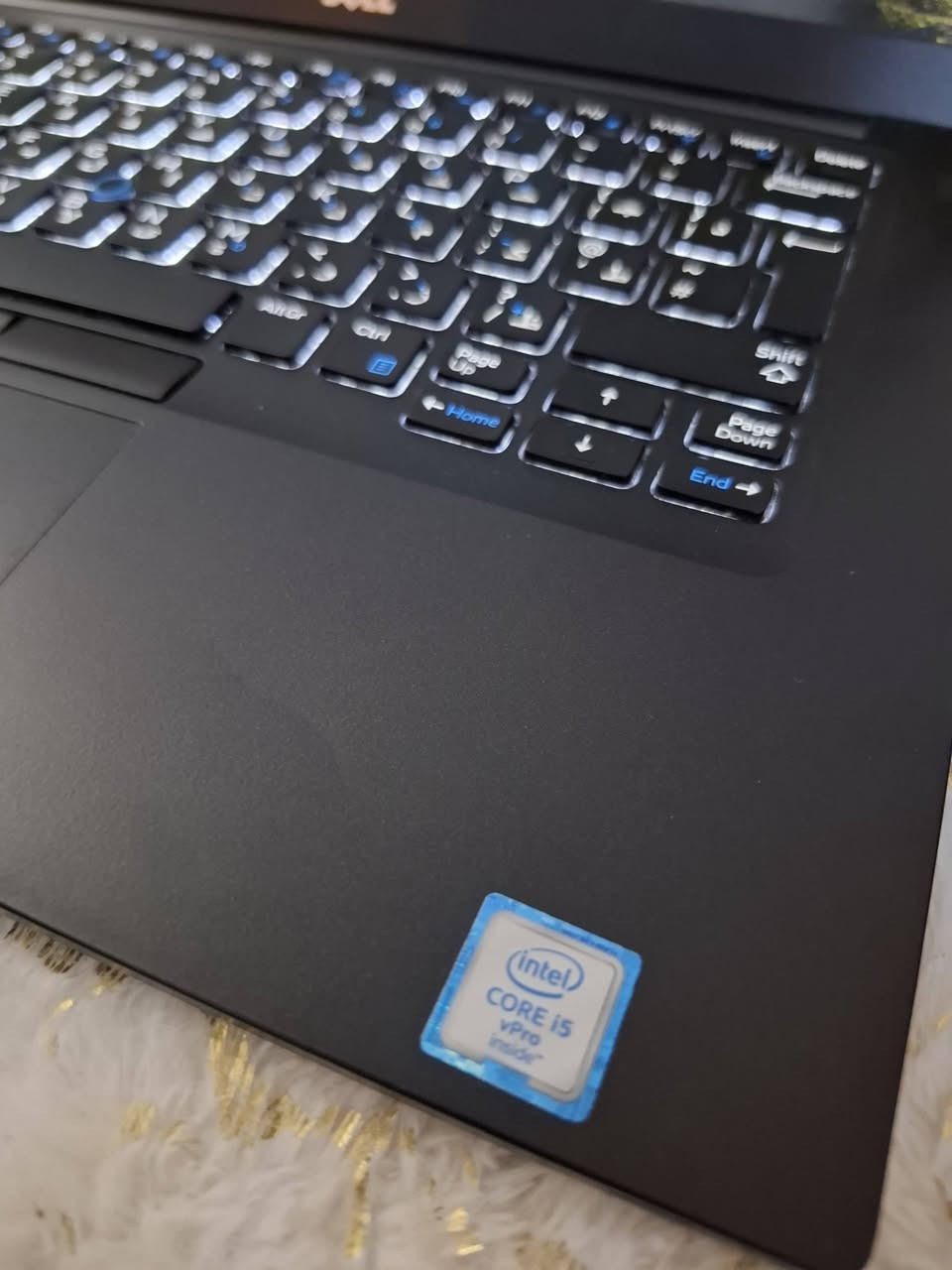 السعر ٢٠٠ 
المعالج: Intel Core i5-6300U (جيل سادس)
الرام: 8GB DDR4
التخزين: SSD 256GB
كرت الشاشة: Intel HD Graphics 520 مدمج
النظام: Windows 10 Pro 22H2


**إذا كنت صاحب هذا الإعلان وتريد حذفه لأي سبب، رجاءا أرسل رسالة إلى الدعم الفني**