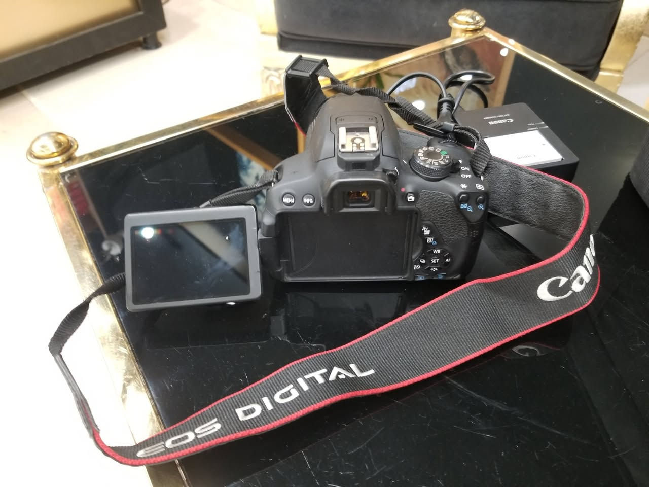 📷 للبيع Canon EOS 700D استخدام قليل سعر 450الف ***********
