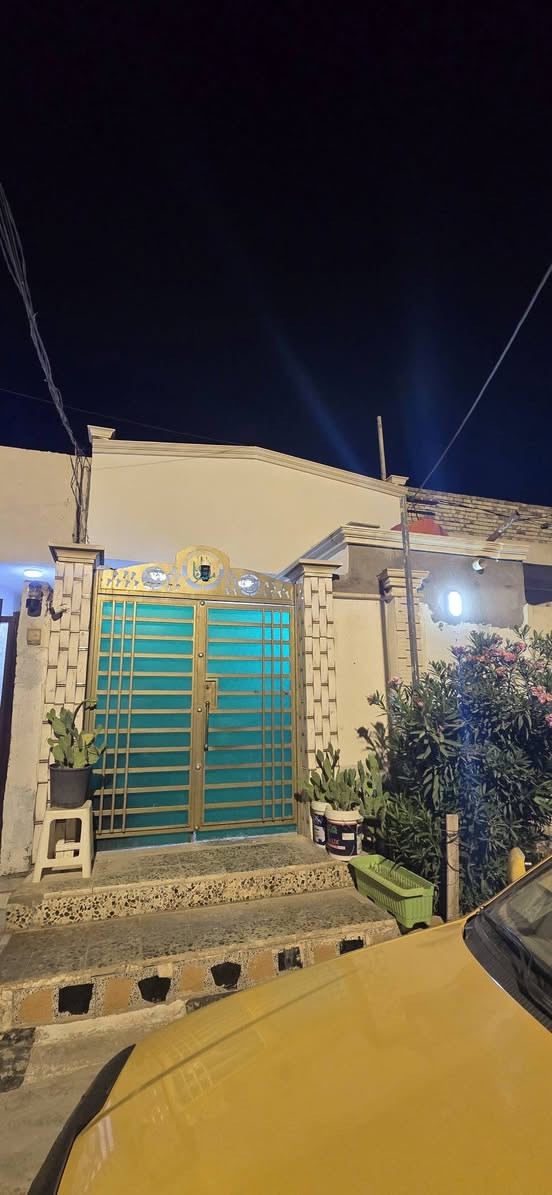 ياللة بيت 100متر للبيع رقم معاملة كاملة واصلة لتقييم منطقة  عبجية رقم***********
