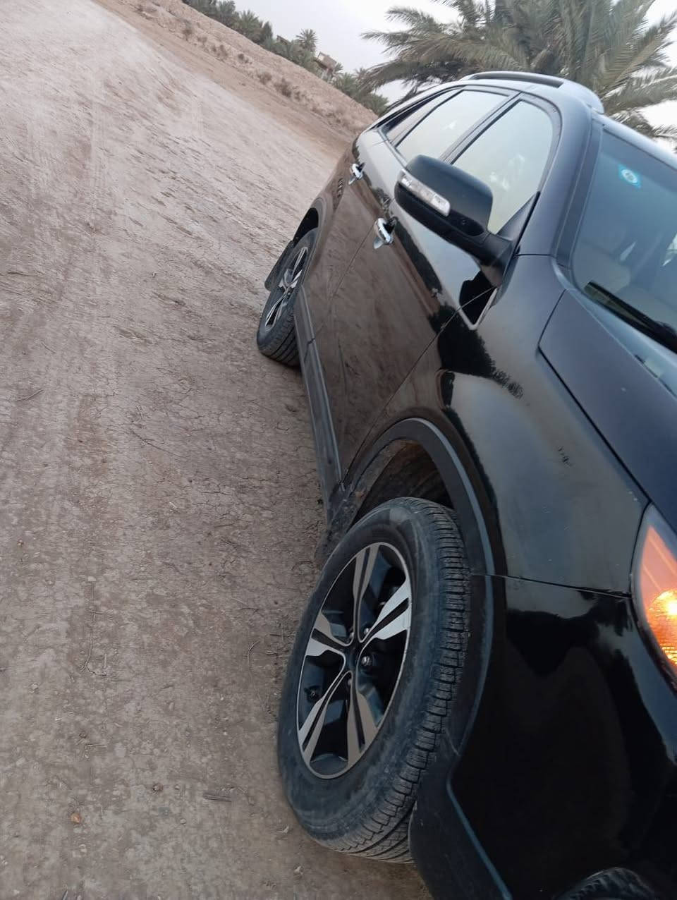 سورنتو 2013 وارد امريكي ضررها صبغ قطعه وحده البنيد مع بابين مفتوحات والباقي كفاله رقمها بغداد بأسمي السعر $150وبيها مجال
 ***********
فول مواصفات عدا البنوراما
1-تحكمات ستيرن
2-قطعتين تبريد
7-3راكب
8-4وضعيات مع نضام ECOثنين
5-مانع انزلاق و مانع انحدار 
مواصفات EX
6-كير ومحرك مكفولات
7-مري شفط
8-منضومه زنون
