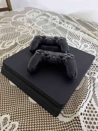 بلي فور نظام 9.0  مهكر هارد 500 كيكا  جدا. نظيف الجهاز  وياه جوستك عدد...