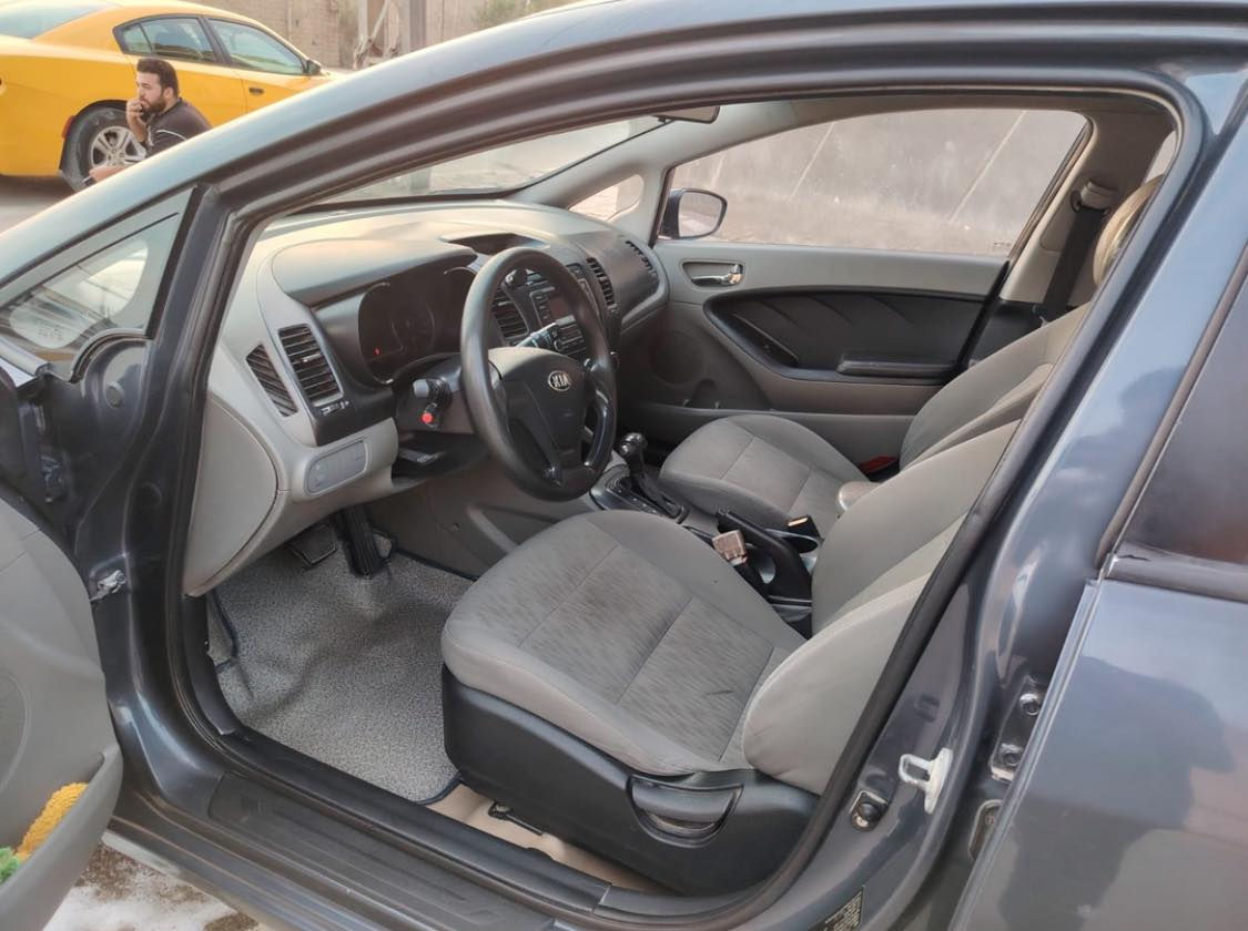 كيه سيراتو ٢٠١٥ خليجي
بيهه جاملغ الخلفي بي ظربه بصيطه وبارد بل باب مثل ما موضح بل فيديو السعر 108 وبيهه مجال حك ***********
