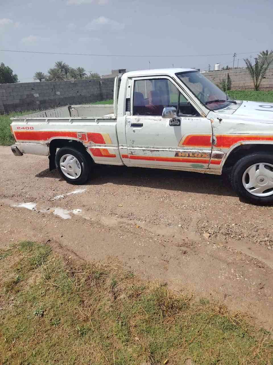 سلام عليكم سياره بيكم موديل 88رقم واسط سنويه جديده كير مكينه جديد حدداديه جديد جاهز اللخير بلديه مكفوله من صبغ وضربه مكان السياره واسط الزبيديه اتصل ***********

