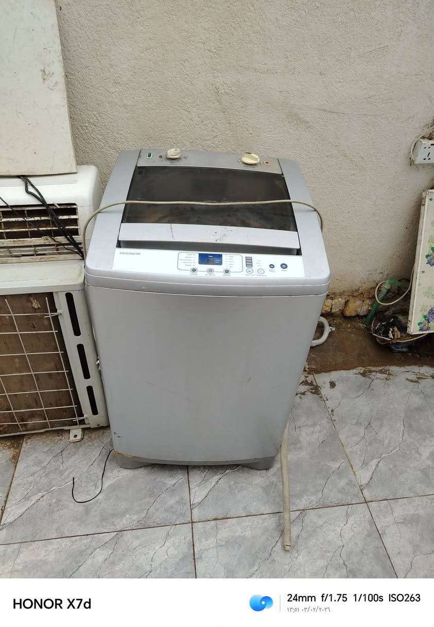 ميز مرايه نجاره سعره ٧٥ غساله شغاله ما داخله تصليح سعرها ٧٥ تنور كهربائي تركي سعره ٢٥ ديوان أربع مقاعد سعره ٤٠ بيه مجال الاتصال  ***********
